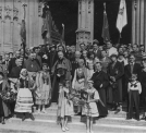 Doroczna pielgrzymka stowarzyszeń polskich i francuskich do grobów polskich emigrantów na polski cmentarz Les Champeaux w Montmorency w maju 1934 roku.