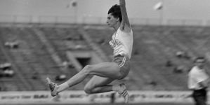 Konkurs skoku w dal na Mistrzostwach Polski w Lekkoatletyce na stadionie Skry w Warszawie w czerwcu 1971 r.