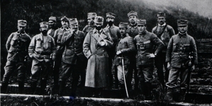 Komendant Bolesław Roja wraz z grupą oficerów IV batalionu w Nemet Mokra, 1914 rok.