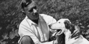 Zygmunt Nowakowski ze swoim psem w 1933 roku.