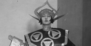 Halina Konopacka-Matuszewska jako "Bazylissa Teofanu" na balu środowiska literackiego w Warszawie w lutym 1927 r.