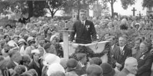 Przemówienie konsula Polski w Morawskiej Ostrawie Karola Ripy na obchodach w Cierlicku pierwszej rocznicy śmierci Franciszka Żwirki i Stanisława Wigury,  wrzesień 1933 rok.