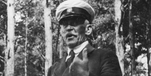 Kierownik i główny instruktor ośrodka szkoleniowego żeglarzy w Jastarni generał Mariusz Zaruski.