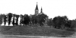 Widok zewnętrzny Kościoła ufundowanego przez Ignacego Łukasiewicza.