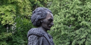 Pomnik Ignacego Jana Paderewskiego w parku Jordana w Krakowie.