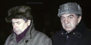 Janusz Gajos i Jerzy Trela w filmie "Śmierć jak kromka chleba" z 1994 r.