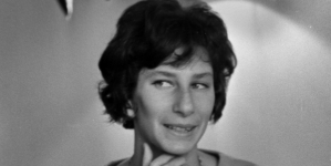 Irena Kirszenstein (Szewińska) w swoim mieszkaniu 22.11.1965 r.
