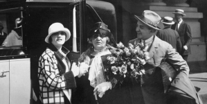 Pola Negri ze swoją matką Eleonorą Chałupiec w Kalifornii w 1925 roku.