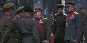 Grupa alianckich oficerów w Berlinie w 1945 r.