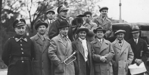 Ekipa filmu  "Ułani, ułani, chłopcy malowani" w  Warszawie w 1931 r.