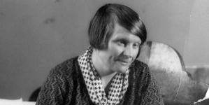 Maria Dąbrowska w swoim mieszkaniu w 1934 r.