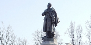 Pomnik Adama Mickiewicza na Krakowskim Przedmieściu w Warszawie.