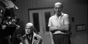 Aktor Kazimierz Opaliński i operator Jerzy Lipman podczas realizacji filmu "Gangsterzy i filantropi - Profesor" z 1962 roku.