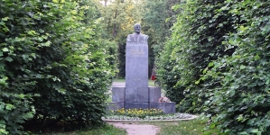 Pomnik Henryka Jordana w parku jego imienia w Krakowie.
