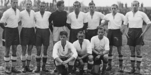 Drużyna piłkarska na letnich Igrzyskach Olimpijskich w Berlinie w 1936 r.