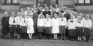 Uczennice Szkoły Przysposobienia Gospodyń Wiejskich Pomorskiej Izby Rolniczej w Kowalewie w marcu 1927 r.