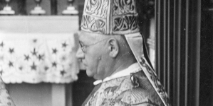 Biskup Stanisław Adamski w czasie mszy św. polowej odprawianej w 250 rocznicę odsieczy wiedeńskiej 20.08.1933 r. .