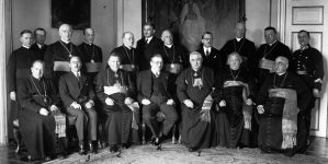 Wręczenie biskupowi pomocniczemu chełmińskiemu Konstantemu Dominikowi Krzyża Komandorskiego Orderu Polonia Restituta w marcu 1933 r.