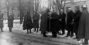 Wręczenie Kazimierzowi Przerwie Tetmajerowi honorowej odznaki 1. pułku strzelców podhalańskich w Nowym Sączu, marzec 1932 r.