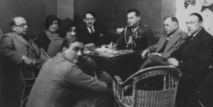 Grupa literatów w kawiarni w 1933 r.
