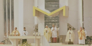 Msza święta beatyfikacyjna biskupa Michała Kozala koncelebrowana przez papieża Jana Pawła II w Warszawie w czasie jego III pielgrzymki do ojczyzny 14.06.1987 r.