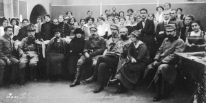 Pracownicy intendentury Legionowej w Zakopanem z zaproszonymi gośćmi 16.12.1914 r.