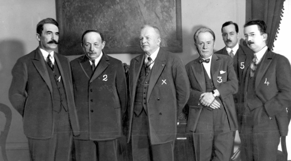  Konferencja u marszałka senatu Juliana Szymańskiego z przywódcami ugrupowań parlamentarnych w marcu 1930 roku.  