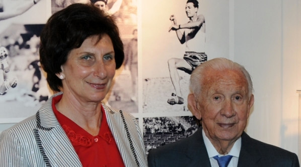  Irena Szewińska z Juanem Antonio Samaranchem w Muzeum Sportu i Turystyki w Warszawie w 2009 r.  