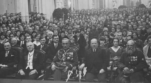  Akademia ku czci marszałka Józefa Piłsudskiego zorganizowana przez członków Związku Polskiej Młodzieży Demokratycznej, Warszawa lata 1927-1939.  