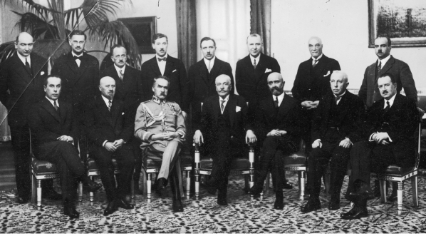  Członkowie rządu premiera Walerego Sławka z wizytą u prezydenta RP Ignacego Mościckiego w dniu utworzenia gabinetu 29.03.1930 r.  