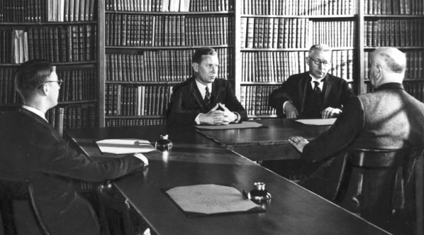  Wizyta ministra wyznań religijnych i oświecenia publicznego Wojciecha Świętosławskiego w Paryżu we wrześniu 1937 r.  