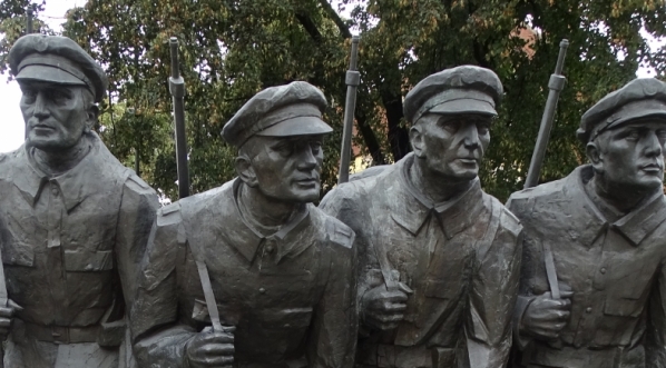  Fragment pomnika Józefa Piłsudskiego w Krakowie.  