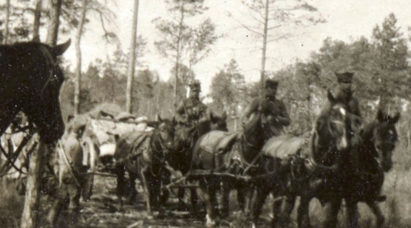  Artyleria Legionów na drodze z Maniewicz na Wołyniu 27.09.1915 r.  