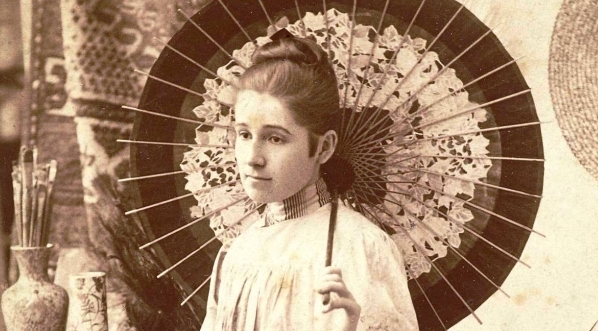  Portret Olgi Boznańskiej z japońską parasolką.  
