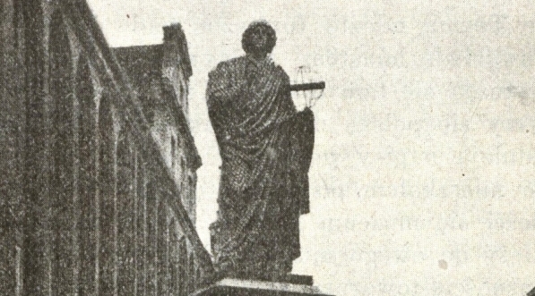  "Pomnik Mikołaja Kopernika."  