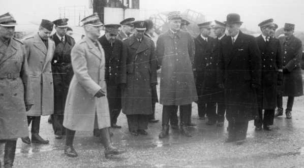  Wizyta gen. Władysława Sikorskiego w centrum  szkoleniowym Polskich Sił Powietrznych w Bron 27.03.1940 r. (4)  