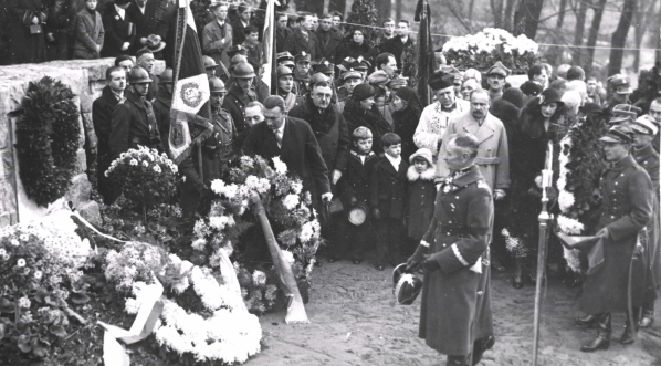  Uroczystość na cmentarzu garnizonowym w Poznaniu 6.11. 1934 roku.  