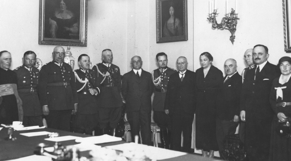 Posiedzenie likwidacyjne komitetu budowy pomnika Leopolda Lisa-Kuli w Warszawie 8.05. 1933 r.  