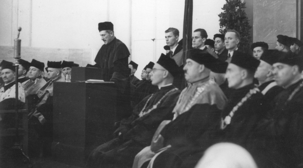  Inauguracja roku akademickiego 1938/1939 na Uniwersytecie Józefa Piłsudskiego połączona z uroczystością nadania tytułów doktora honoris causa marszałkowi Edwardowi Rydzowi-Śmigłemu i ministrowi spraw zagranicznych Józefowi Beckowi.  