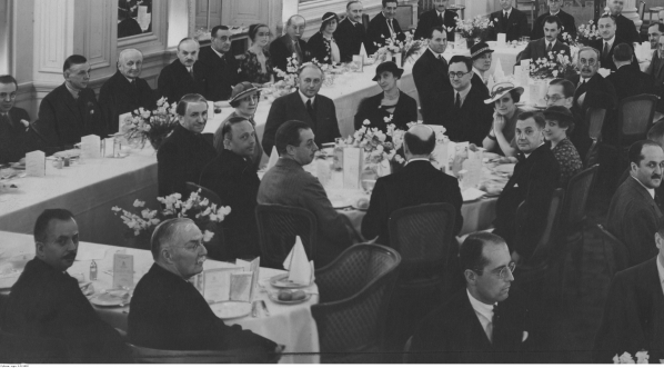  Bankiet pożegnalny zorganizowany przez Związek Prasy Zagranicznej w hotelu Savoy w Londynie na cześć ustępującego posła i ministra pełnomocnego RP w Wielkiej Brytanii Konstantego Skirmunta w czerwcu 1934 r.  
