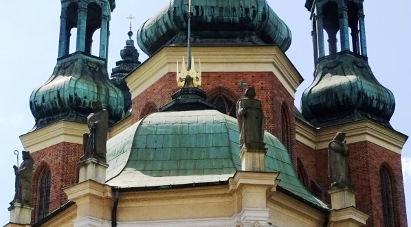  Dach Złotej Kaplicy katedry w Poznaniu.  
