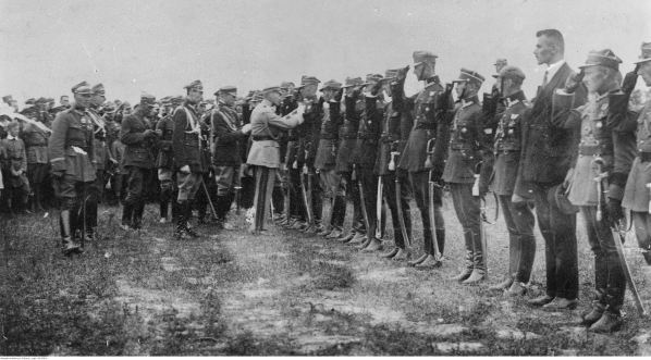  Dekoracja oficerów 30 Dywizji Piechoty, weteranów byłej Brygady Syberyjskiej w drugą rocznicę powrotu do Polski 16.07.1922 r.  