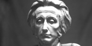 Rzeźba dłuta artysty rzeźbiarza Konstantego Laszczki "Adam Mickiewicz".