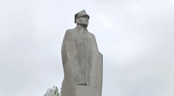  Pomnik generała Stefana Roweckiego "Grota" w Warszawie.  