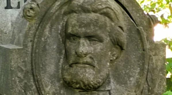 Wizerunek Edwarda Klinka na jego grobie na cmentarzu ewangelicko-reformowanym w Warszawie.  