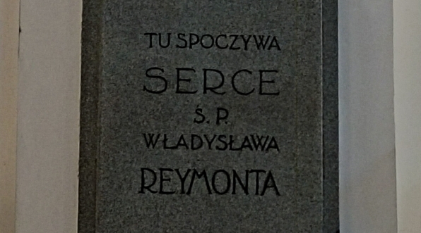  Tablica epitafijna serca Władysława Reymonta w kościele Świętego Krzyża w Warszawie.  