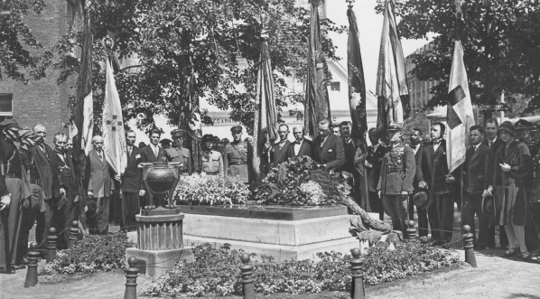  Manifestacja żałobna ku czci mjr. Ludwika Idzikowskiego w Łodzi w lipcu 1929 r.  